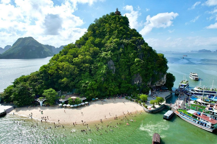 Titov Island – Halong Bay